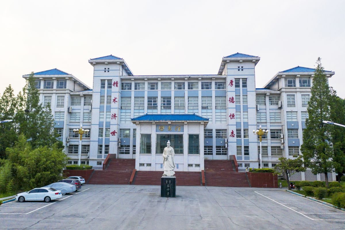 南阳医学高等专科学校校园文化景观
